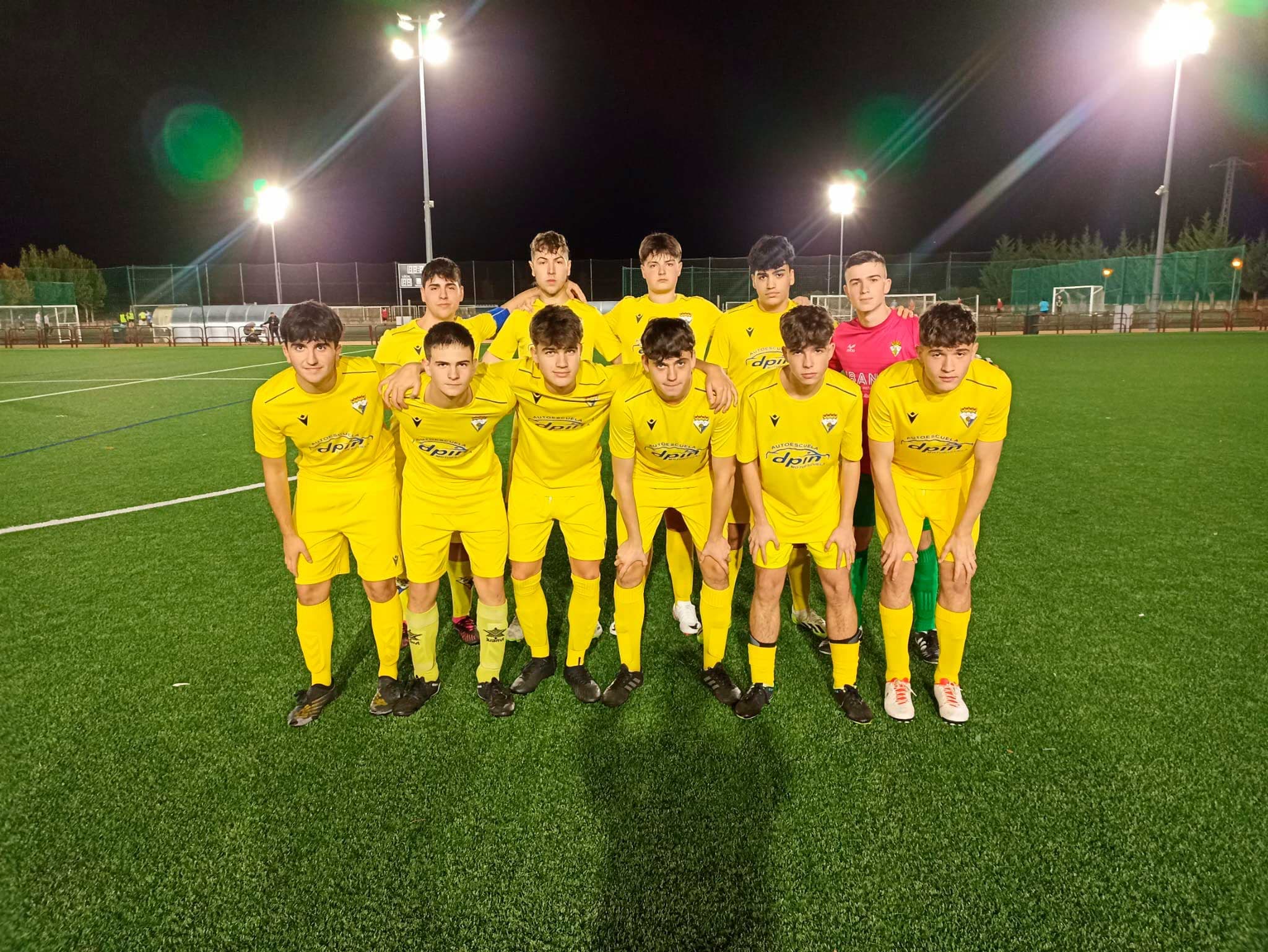 Equipo de fútbol patrocinado - partido nocturno